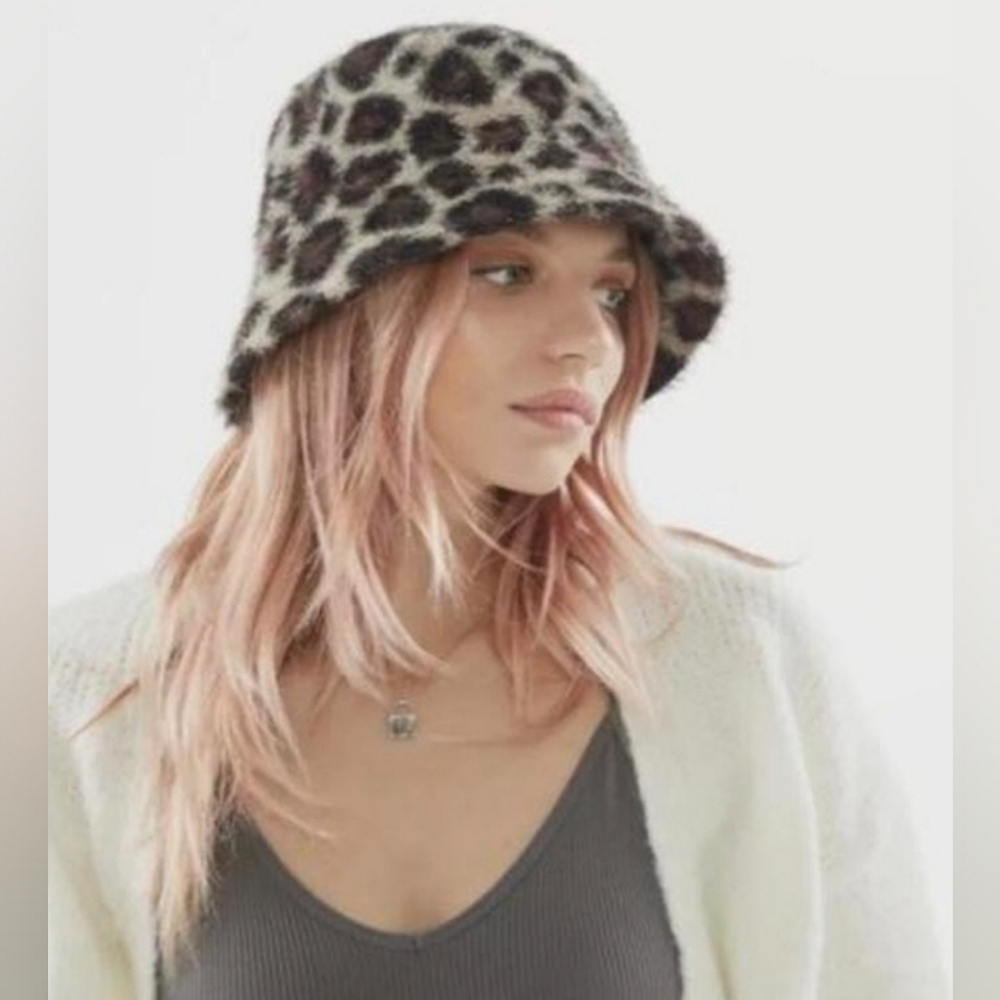 Urban Outfitters GIA Faux Fur Leopard Print Bucket Hat black brown beige